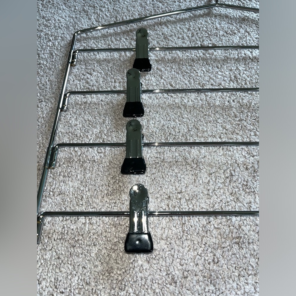 CLOTHING RACK - Picture 3 of 4